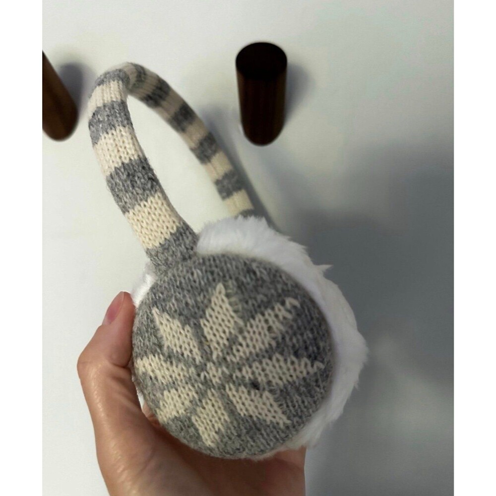 Accessorize earmuffs